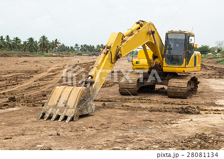 Excavator at quarry site. 28081134