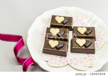 バレンタインデー　チョコレート 28083848