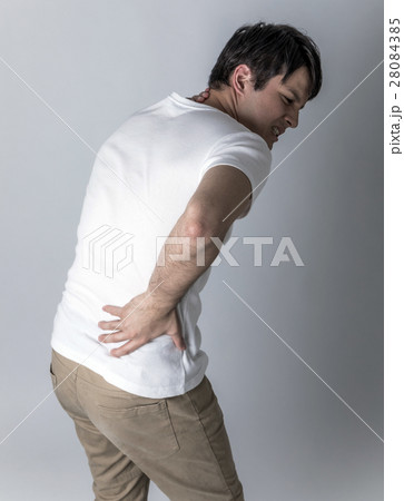 腰痛の男性 28084385