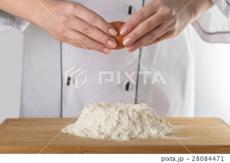 Cook adds an egg Cook adds an egg 28084471