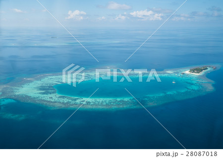 Tropical islands and atolls in Maldives 28087018