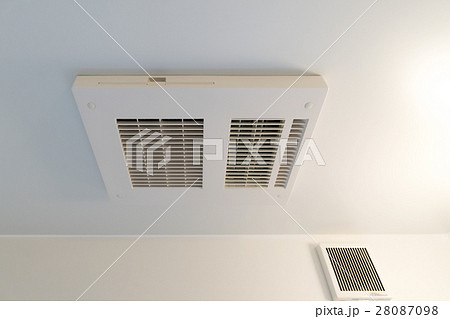 住宅　設備　バスルーム　換気乾燥機暖房機　雨の日の洗濯物干しに便利　施工例 28087098