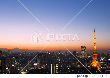 富士山と東京タワー マジックアワー 黄昏 夕焼け ライトアップ 大都会の町並み 富士山と東京タワー マジックアワー 黄昏 夕焼け ライトアップ 大都会の町並み 28087107