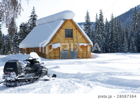 winter wooden house in the woods 28087364