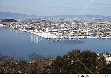 米子城跡から見た米子市街地の雪景色 28089247