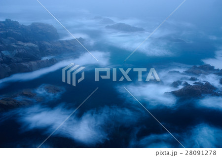 三陸海岸・三王岩の波濤 三陸海岸・三王岩の波濤 28091278