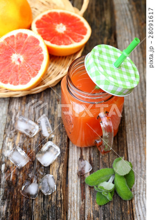 Grapefruit juice in glass jar 28091617