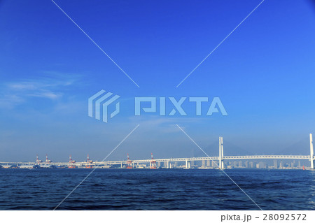 快晴のベイブリッジ（秋） 28092572