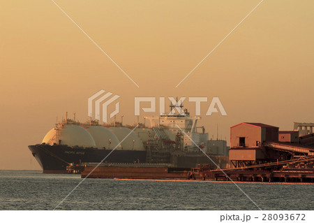 京浜工業地帯の朝 28093672