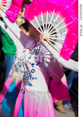 Participants of the Chinese new year parade  28095496