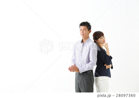 悩むミドル夫婦 悩むミドル夫婦 28097360