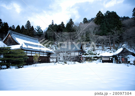 百済寺　雪景色 28097384