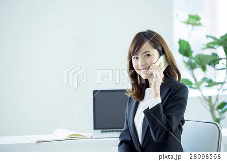ビジネス　女性 28098568