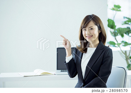 ビジネス　女性 28098570
