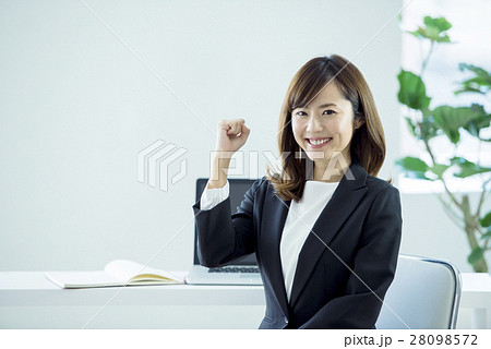 ビジネス　女性 28098572