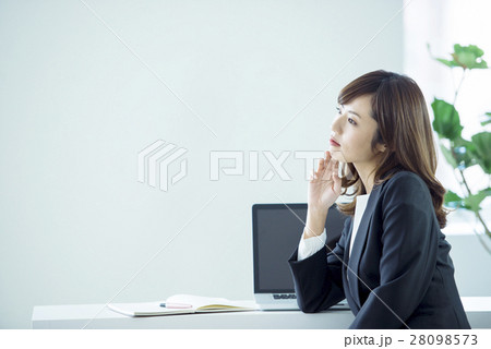 ビジネス　女性 28098573