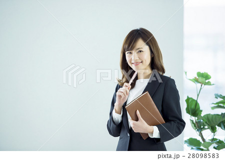 ビジネス　女性 28098583