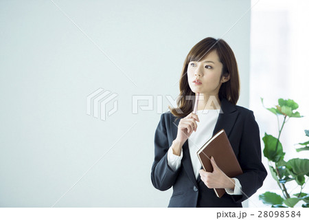 ビジネス　女性 28098584