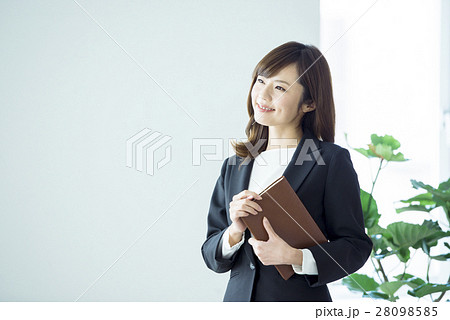 ビジネス　女性 28098585