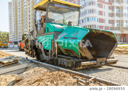 Asphalt-placing machine 28098950