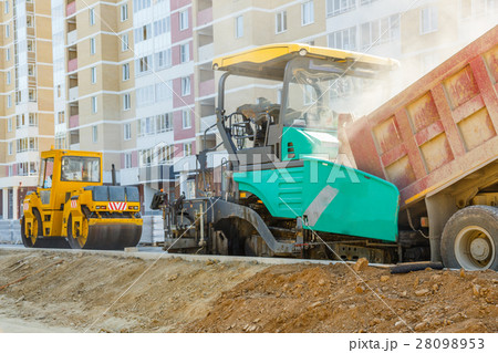 Asphalt-placing machine 28098953
