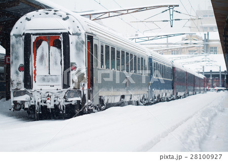 Rear view of train in railway station winter time Rear view of train in railway station winter time 28100927