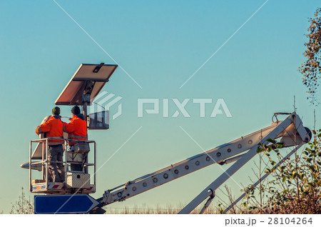 Maintenance of streetlight. Workers. 28104264