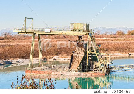 Equipment for the extraction of gravel to a quarry Equipment for the extraction of gravel to a quarry 28104267