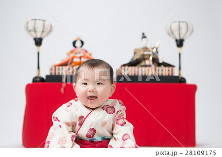 お雛さまと子ども 28109175