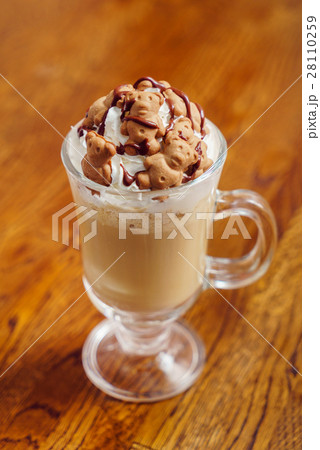 hot chocolate with marshmallow 28110259