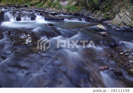 熊本県南小国町の滝 秘境七滝の下流の流れ 熊本県南小国町の滝 秘境七滝の下流の流れ 28111146