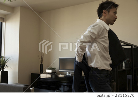 タワーマンション　出勤する男性 28115570