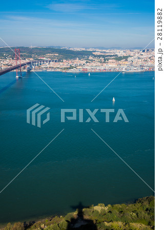 Lisbon Tejo river とクリストレイ像の影 Lisbon Tejo river とクリストレイ像の影 28119882