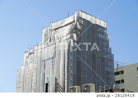 建物　大規模修繕イメージ　改修工事　足場と養生　高層マンション　修繕計画 28120419