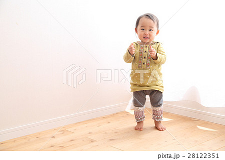 1歳の女の子 28122351