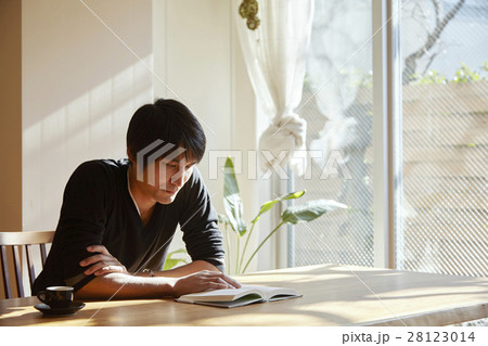 30代男性　休日読書 28123014