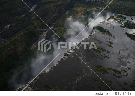 ヴィクトリアの滝（ジンパブエ、ザンビア） 28123445