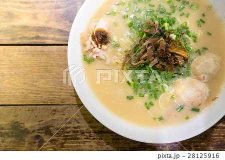 Japanese ramen soup with chicken, meat balls Japanese ramen soup with chicken, meat balls 28125916