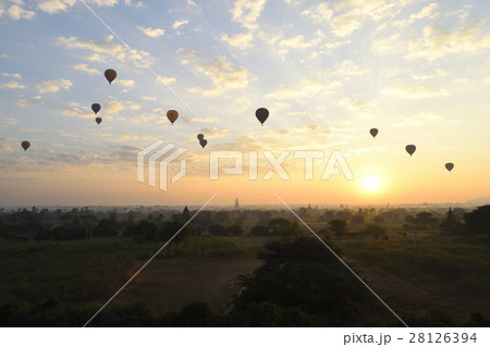 バガンと気球 28126394