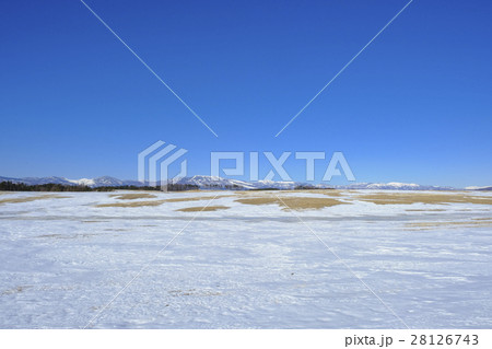 雪原と雪山 雪原と雪山 28126743
