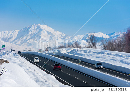 冬の高速道路 28130558