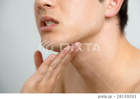 男性の顔クローズアップ 28139201