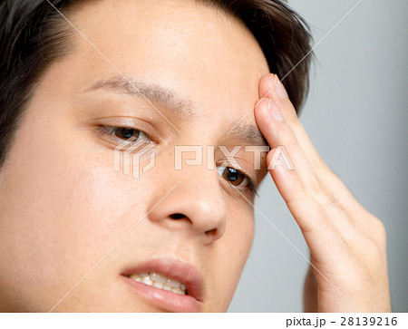 男性のおでこ 28139216