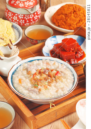 Brown rice porridge  28145811