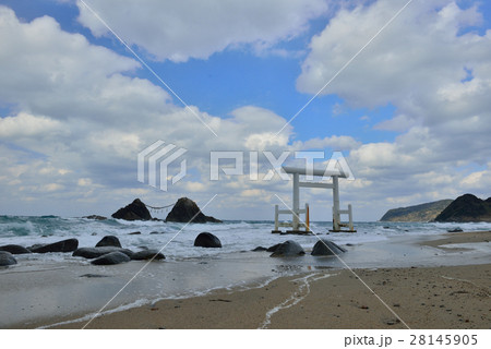 櫻井二見ヶ浦鳥居と夫婦岩 28145905