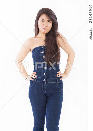 不機嫌な女の子 28147914