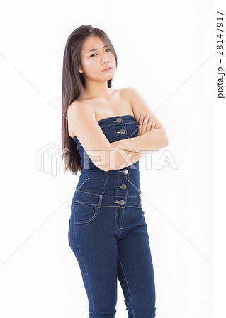 不機嫌な女の子 28147917