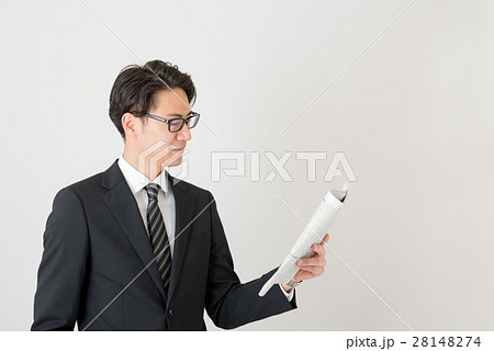 ビジネスマン、新聞、上半身 28148274