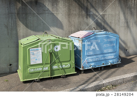 住宅街のゴミ集積所 28149204