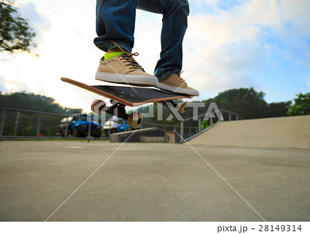 young skateboarder legs skateboarding at skatepark young skateboarder legs skateboarding at skatepark 28149314